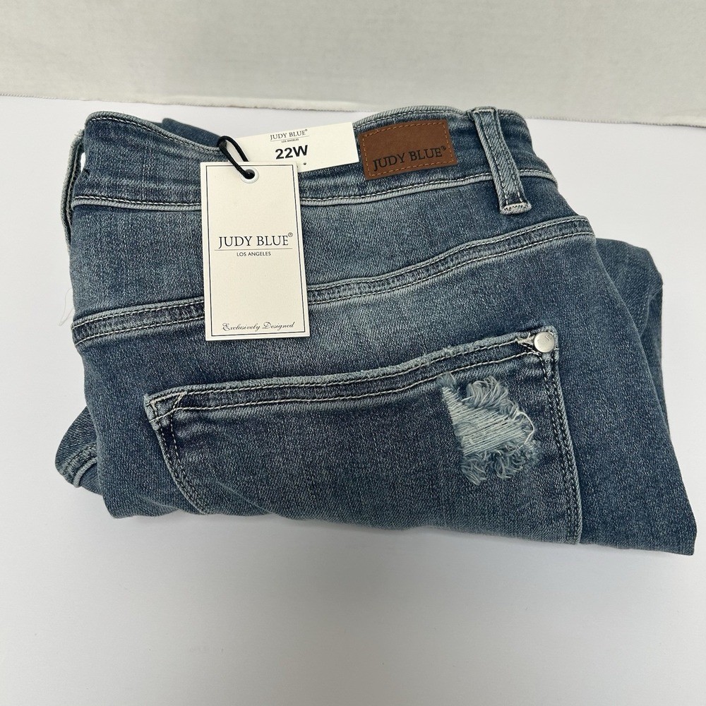 Judy Blue NWT Skinny Fit Capri Mid-Rise Distressed Size 22W Style #82258 Raw Hem